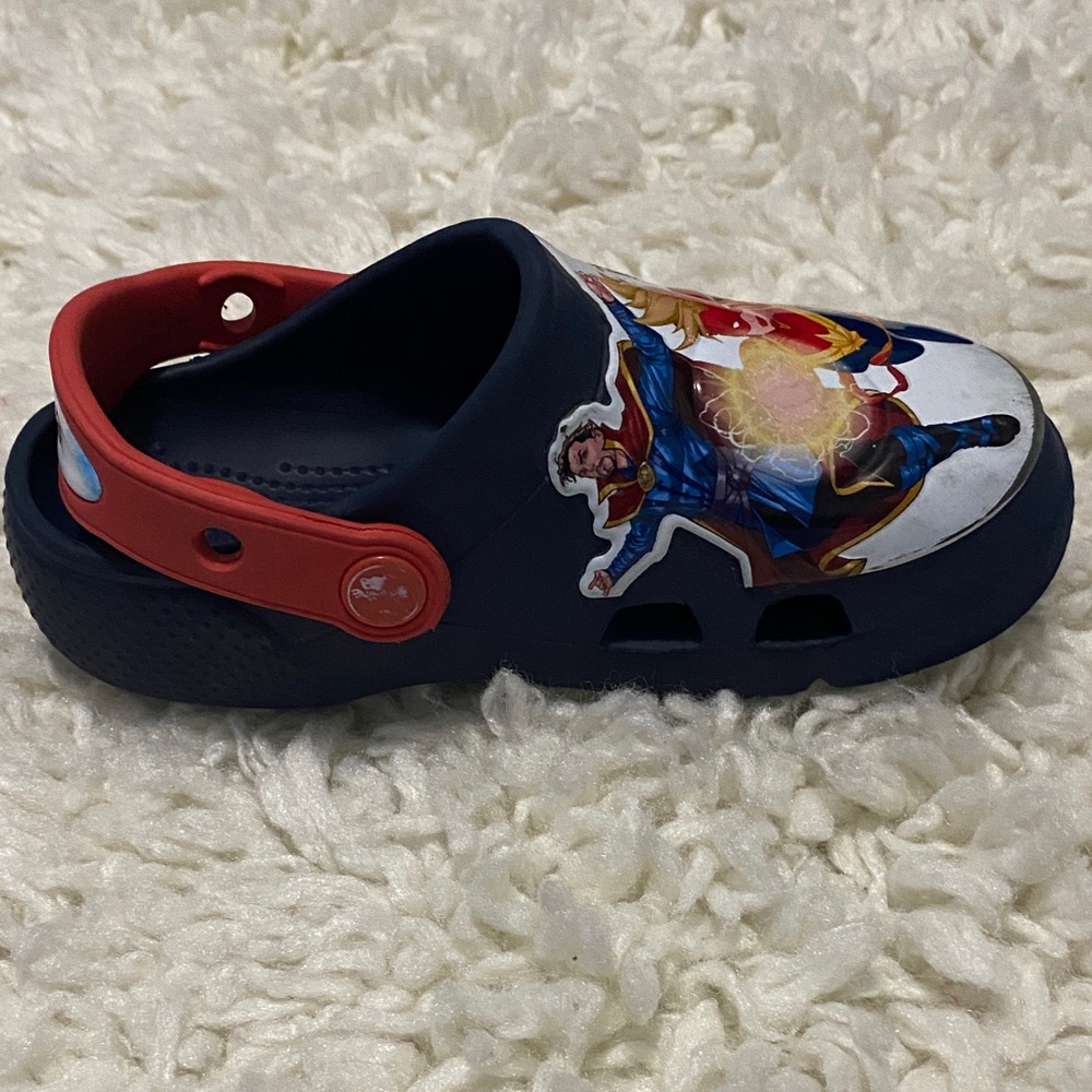 Crocs Marvel Avengers superhero boys size 11 crocs iconic comfort shoes ¥ - Picture 7 of 16